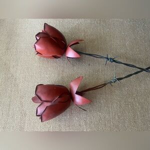 Sculpted metal barbed wire roses set of 2